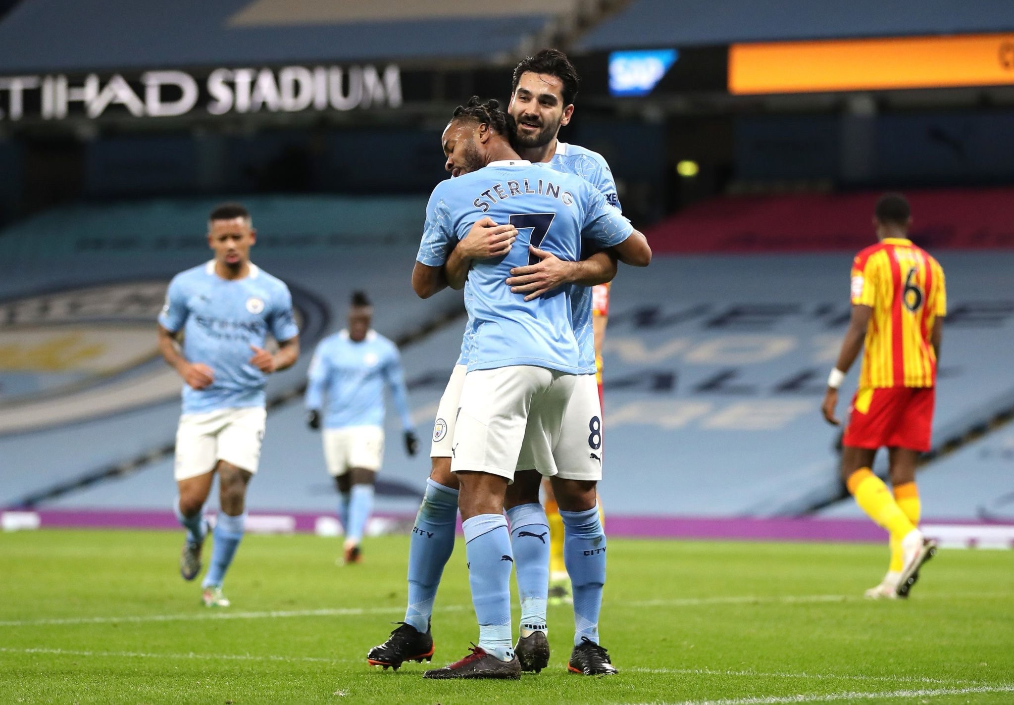 他不仅凭借 他不仅凭借